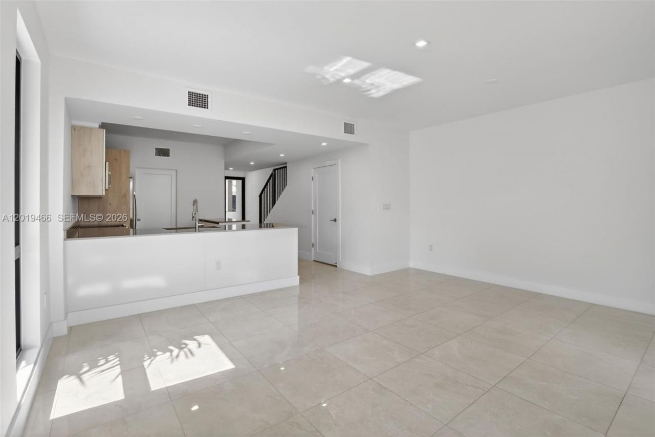 4101 N Oak Pl , Dania Beach, FL 33314 Photo