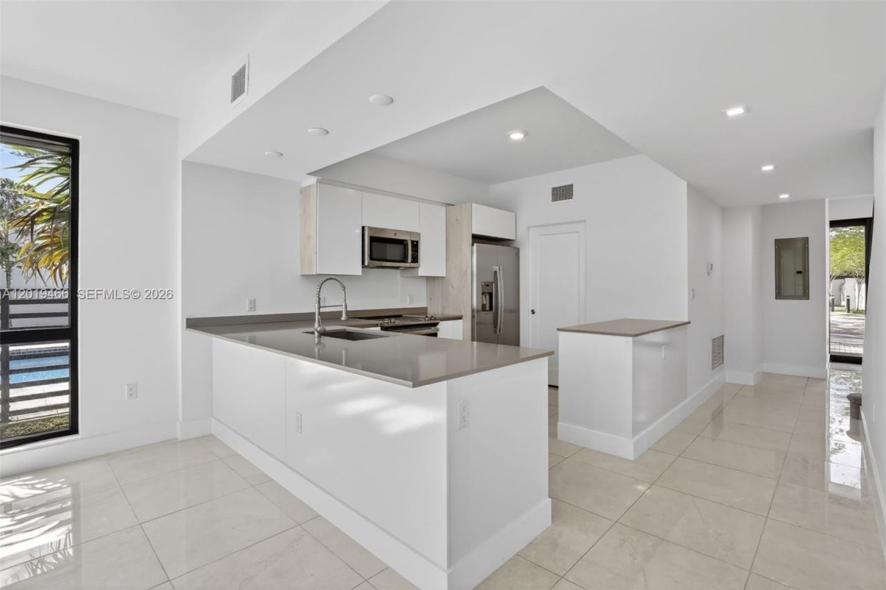 4101 N Oak Pl , Dania Beach, FL 33314 Photo