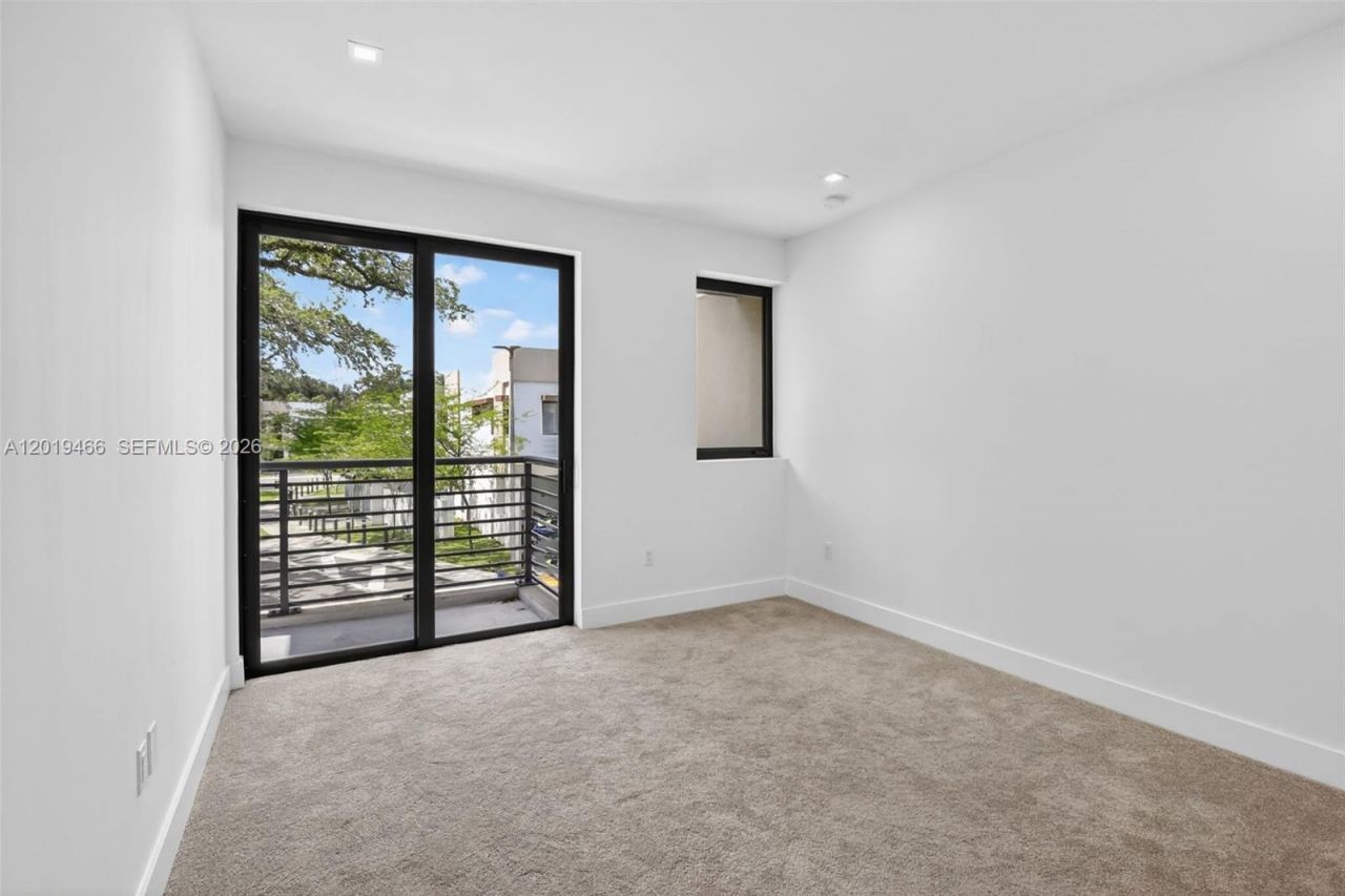 4101 N Oak Pl , Dania Beach, FL 33314 Photo