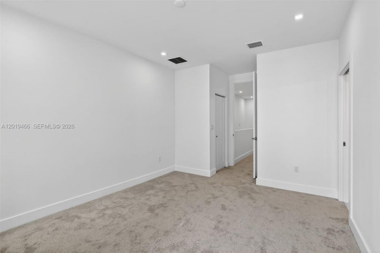 4101 N Oak Pl , Dania Beach, FL 33314 Photo