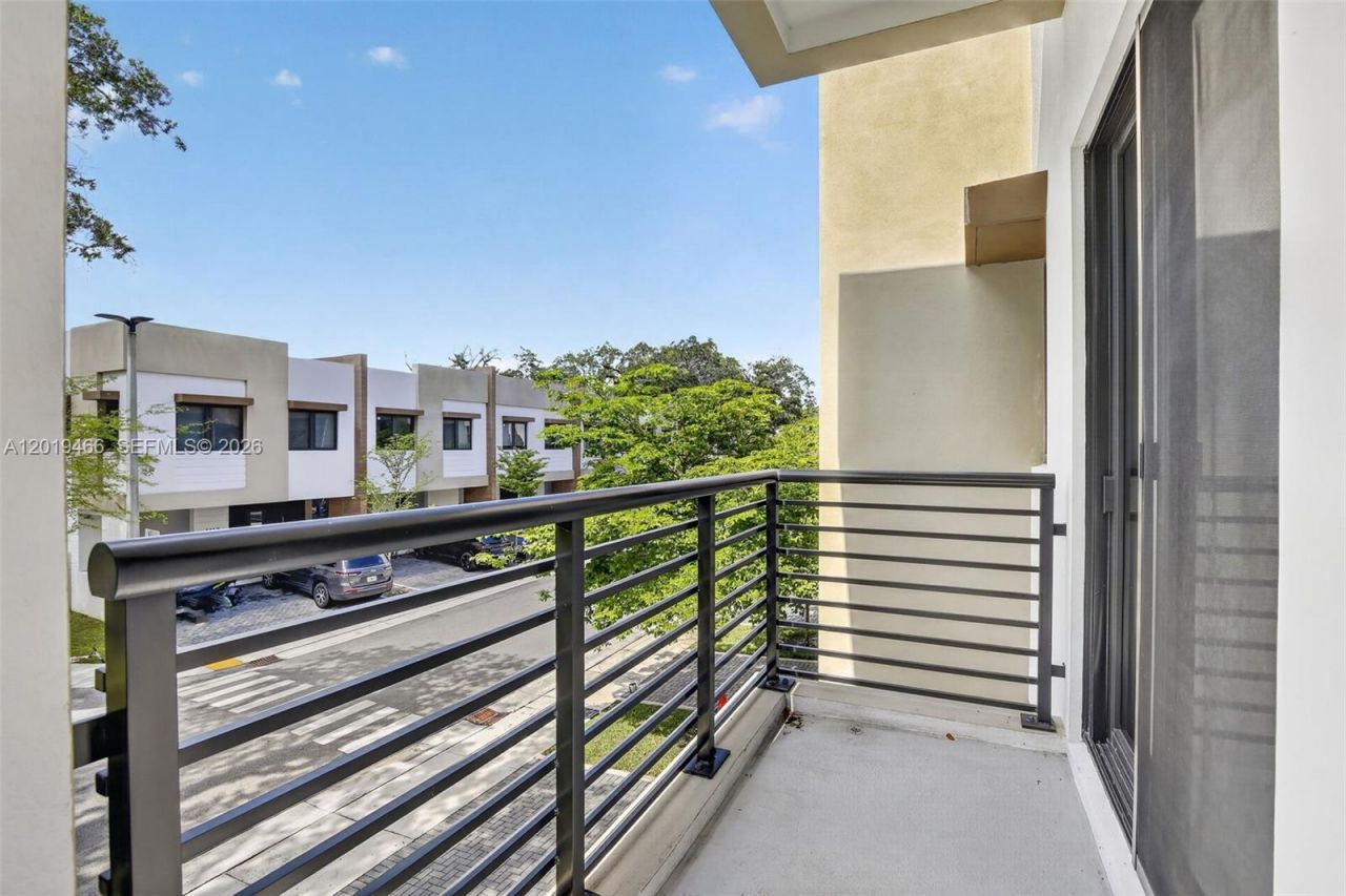 4101 N Oak Pl , Dania Beach, FL 33314 Photo