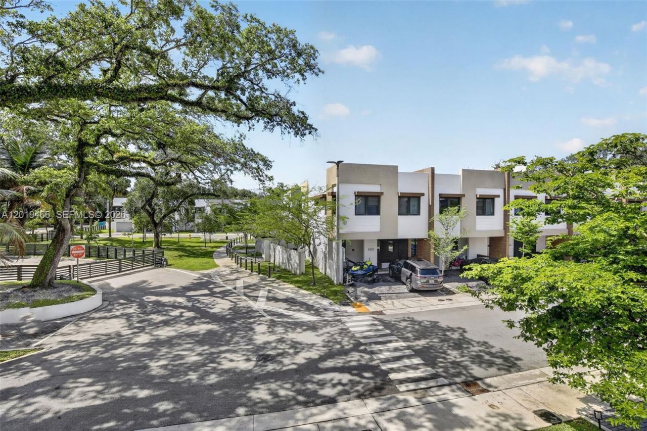 4101 N Oak Pl , Dania Beach, FL 33314 Photo
