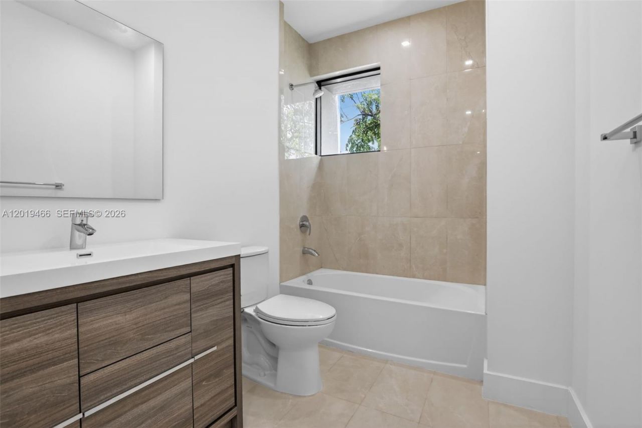 4101 N Oak Pl , Dania Beach, FL 33314 Photo