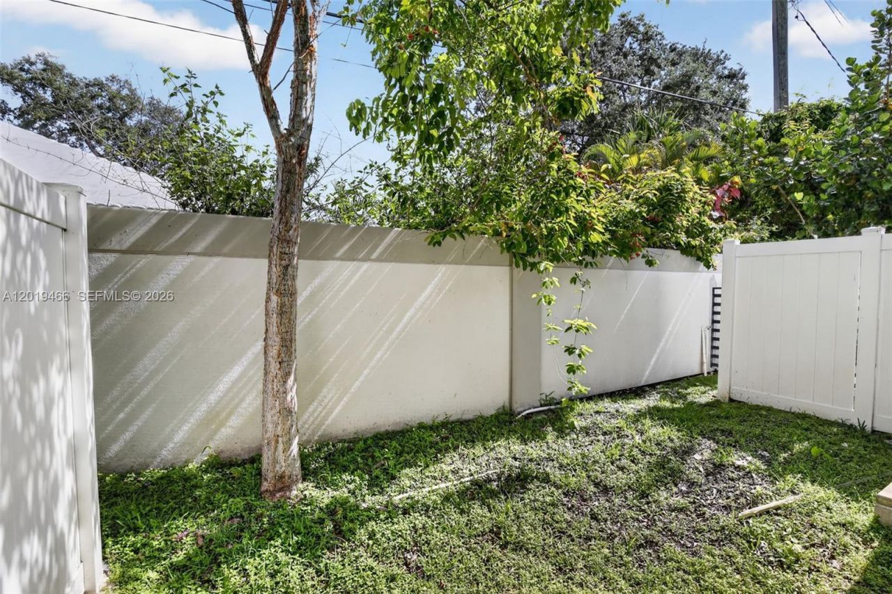 4101 N Oak Pl , Dania Beach, FL 33314 Photo