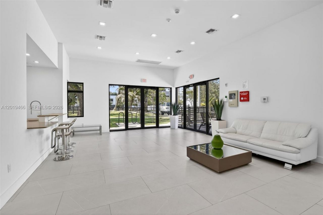 4101 N Oak Pl , Dania Beach, FL 33314 Photo