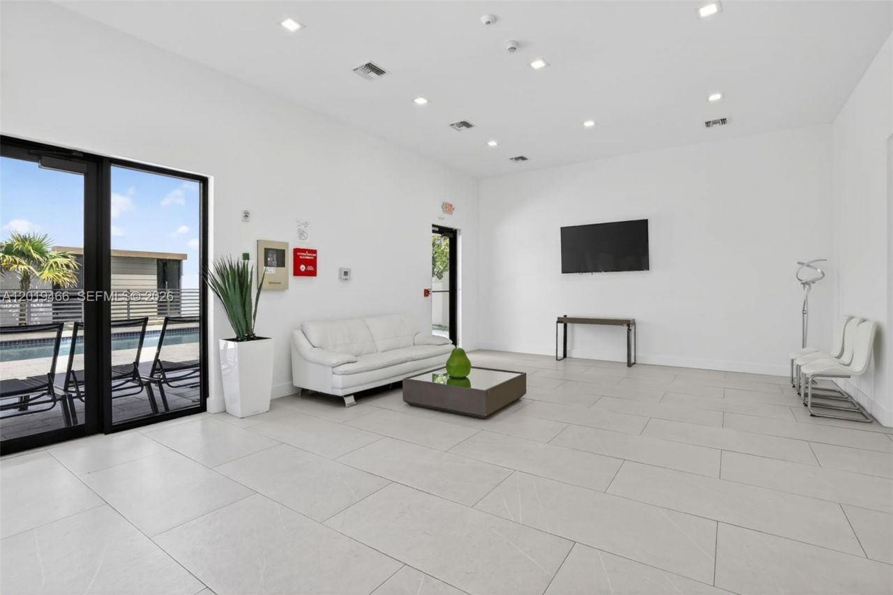 4101 N Oak Pl , Dania Beach, FL 33314 Photo
