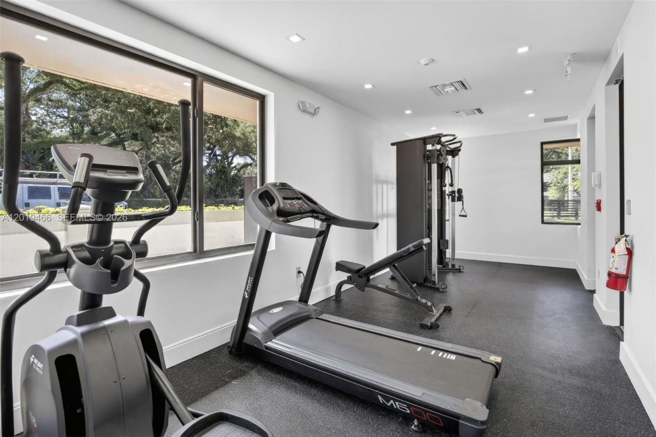 4101 N Oak Pl , Dania Beach, FL 33314 Photo