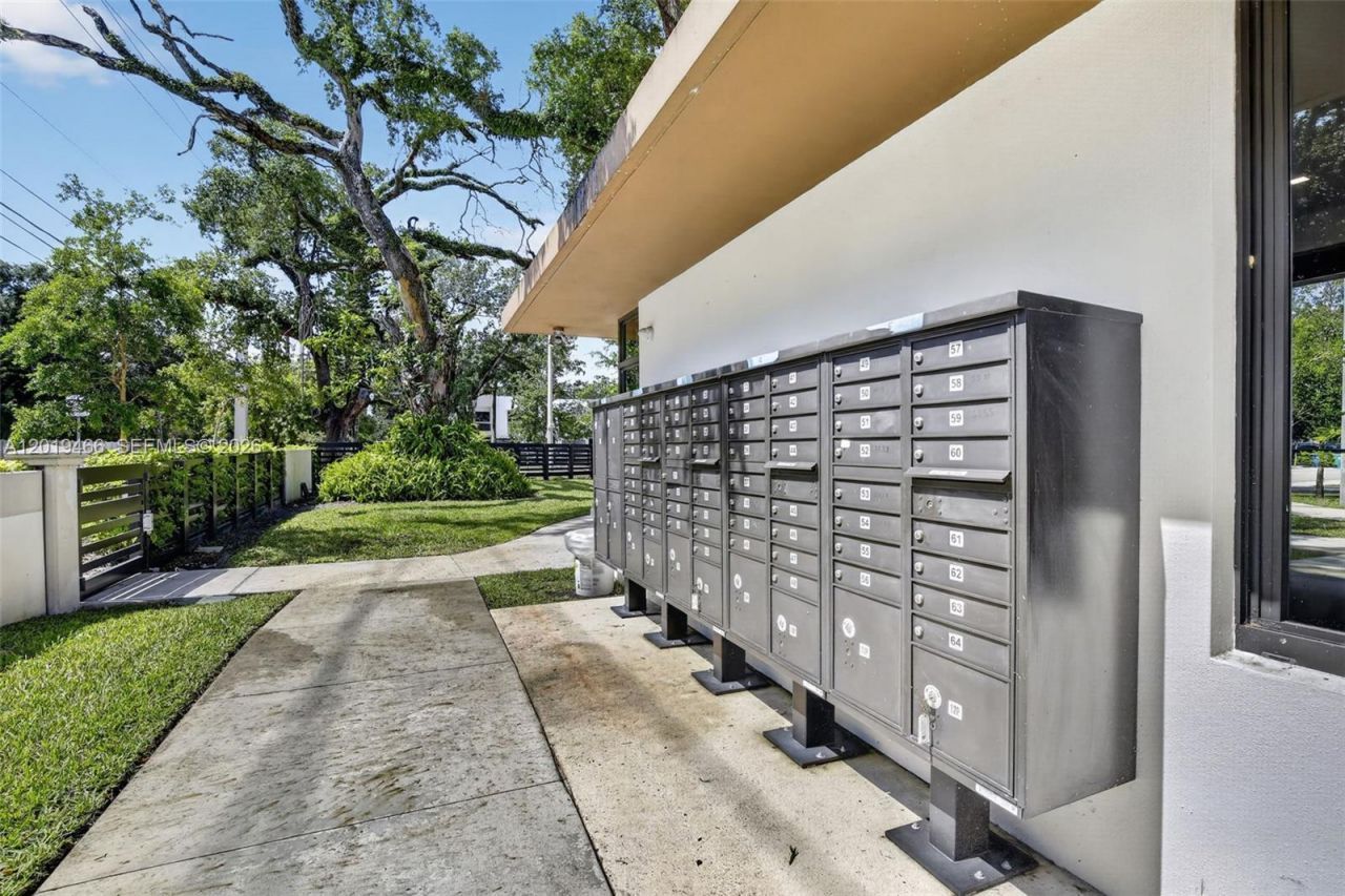 4101 N Oak Pl , Dania Beach, FL 33314 Photo