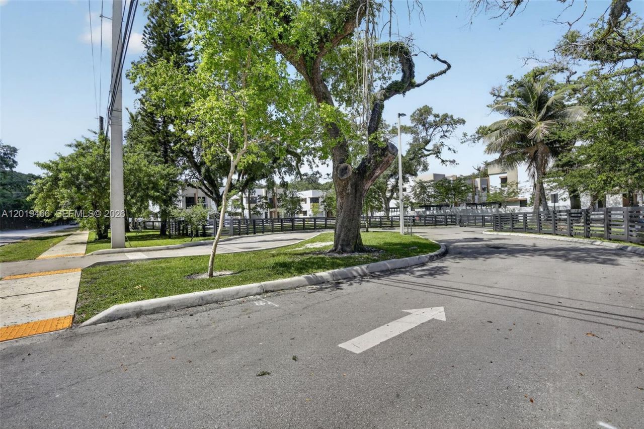 4101 N Oak Pl , Dania Beach, FL 33314 Photo
