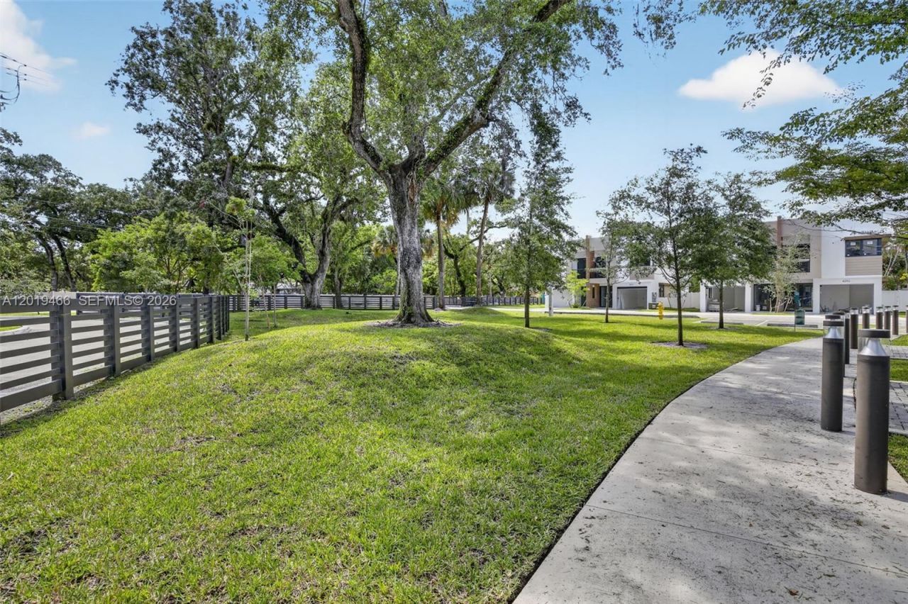 4101 N Oak Pl , Dania Beach, FL 33314 Photo