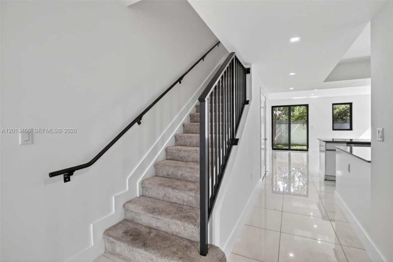 4101 N Oak Pl , Dania Beach, FL 33314 Photo