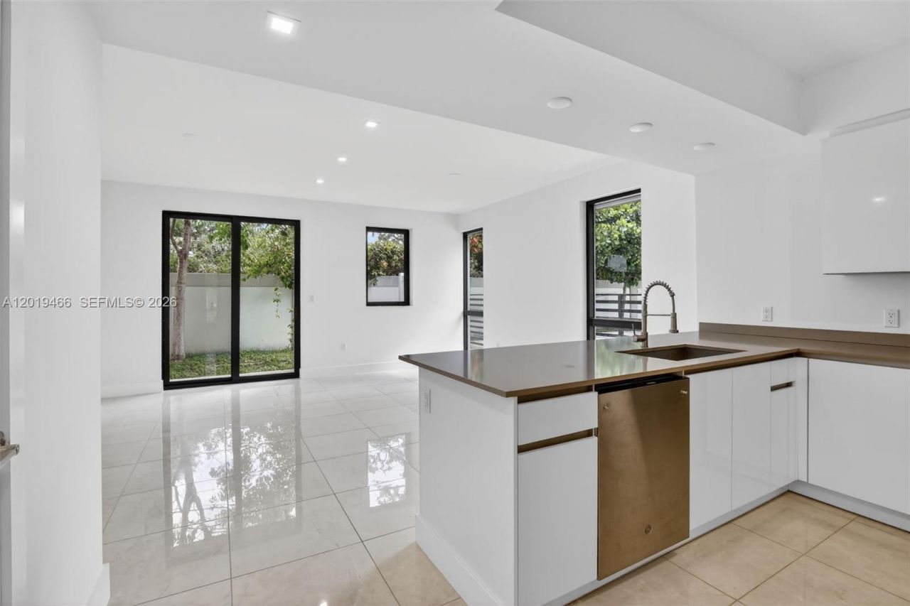 4101 N Oak Pl , Dania Beach, FL 33314 Photo