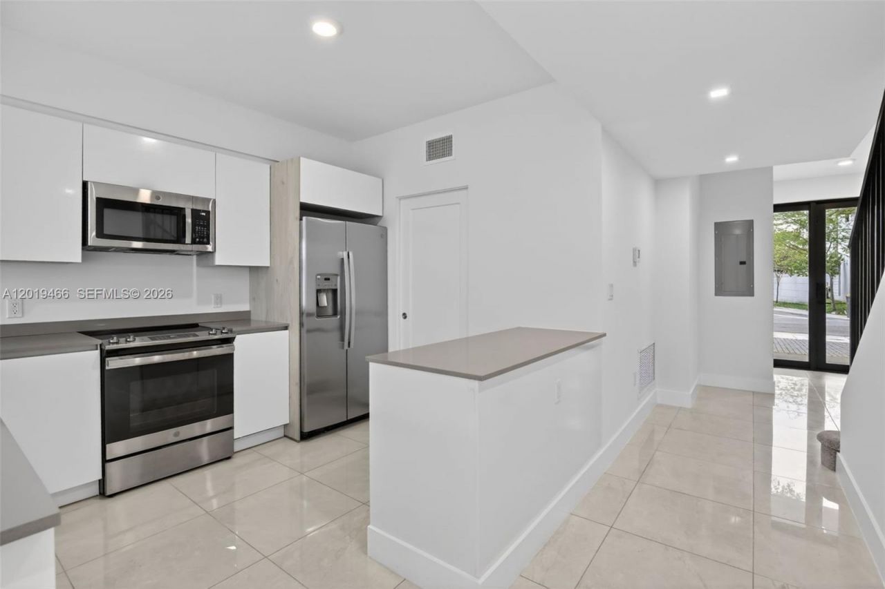 4101 N Oak Pl , Dania Beach, FL 33314 Photo