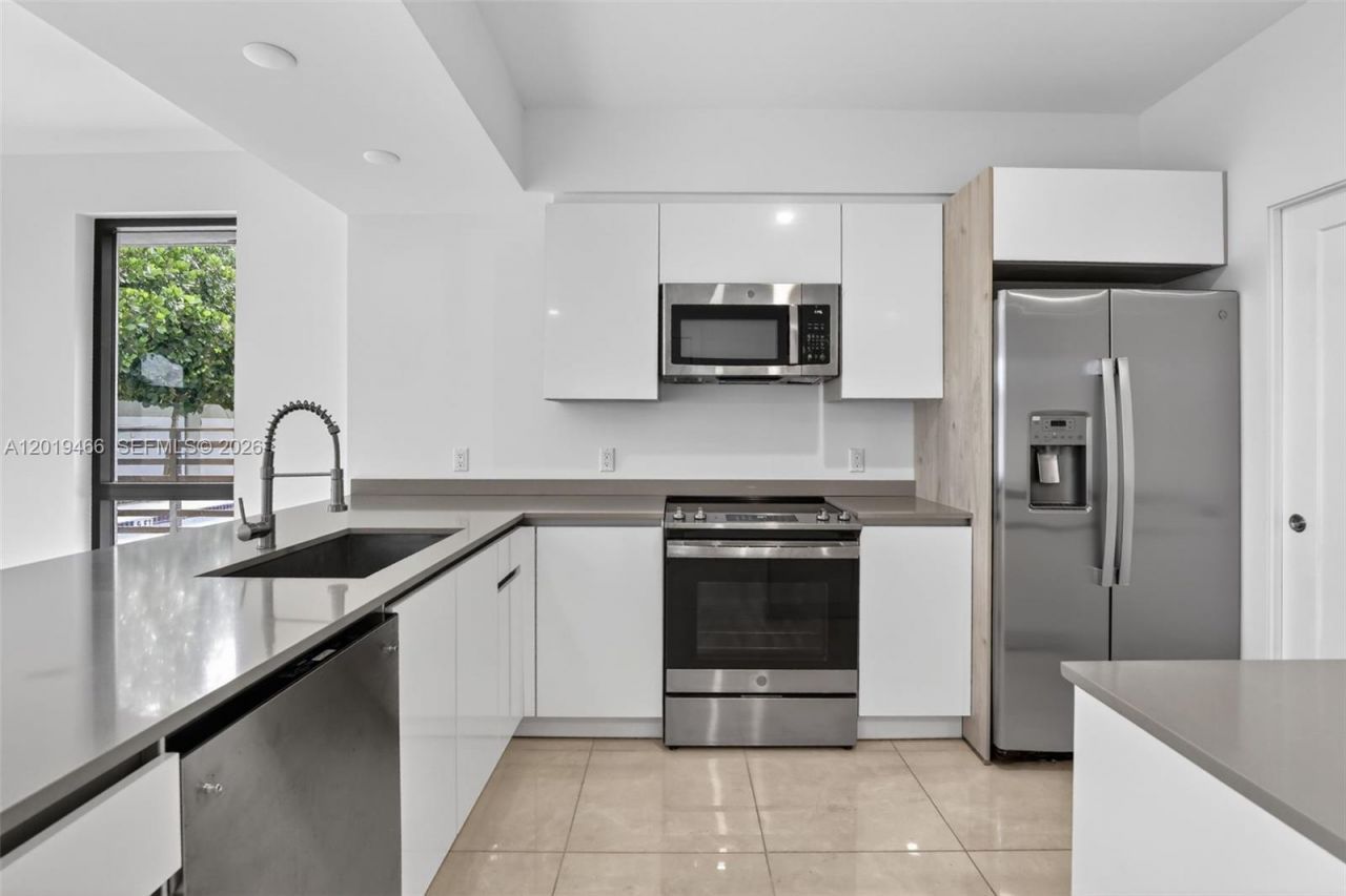 4101 N Oak Pl , Dania Beach, FL 33314 Photo