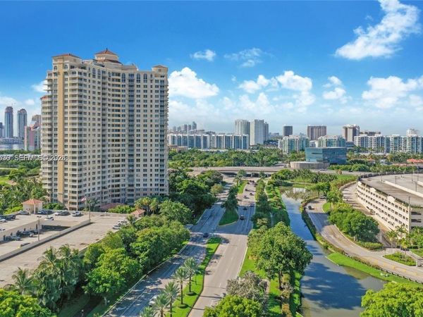 19501 W Country Club Dr, Unit 2115, Aventura, FL 33180