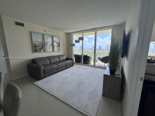 19501 W Country Club Dr, Unit 2115, Aventura, FL 33180 Photo