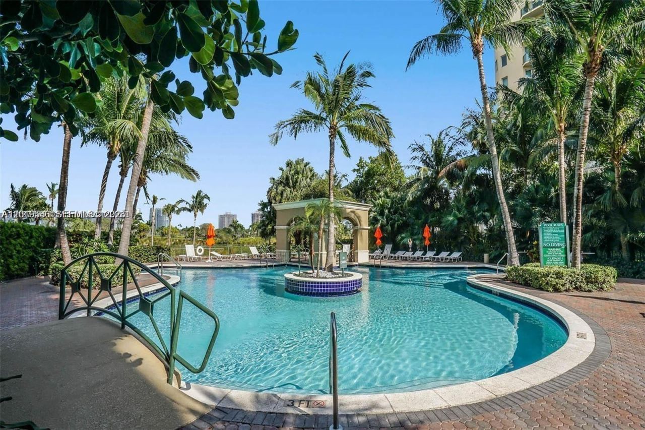 19501 W Country Club Dr, Unit 2115, Aventura, FL 33180 Photo