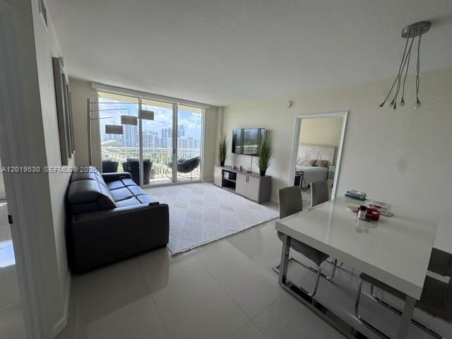 19501 W Country Club Dr, Unit 2115, Aventura, FL 33180 Photo