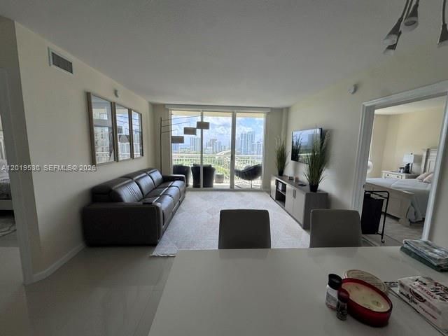 19501 W Country Club Dr, Unit 2115, Aventura, FL 33180 Photo
