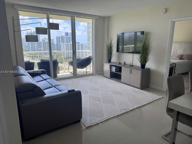 19501 W Country Club Dr, Unit 2115, Aventura, FL 33180 Photo