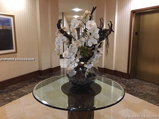 19501 W Country Club Dr, Unit 2115, Aventura, FL 33180 Photo