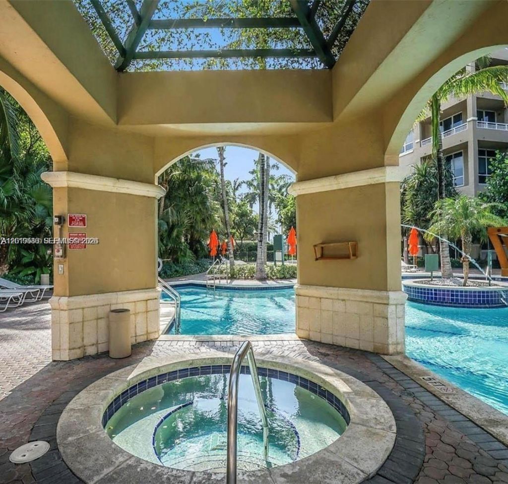 19501 W Country Club Dr, Unit 2115, Aventura, FL 33180 Photo