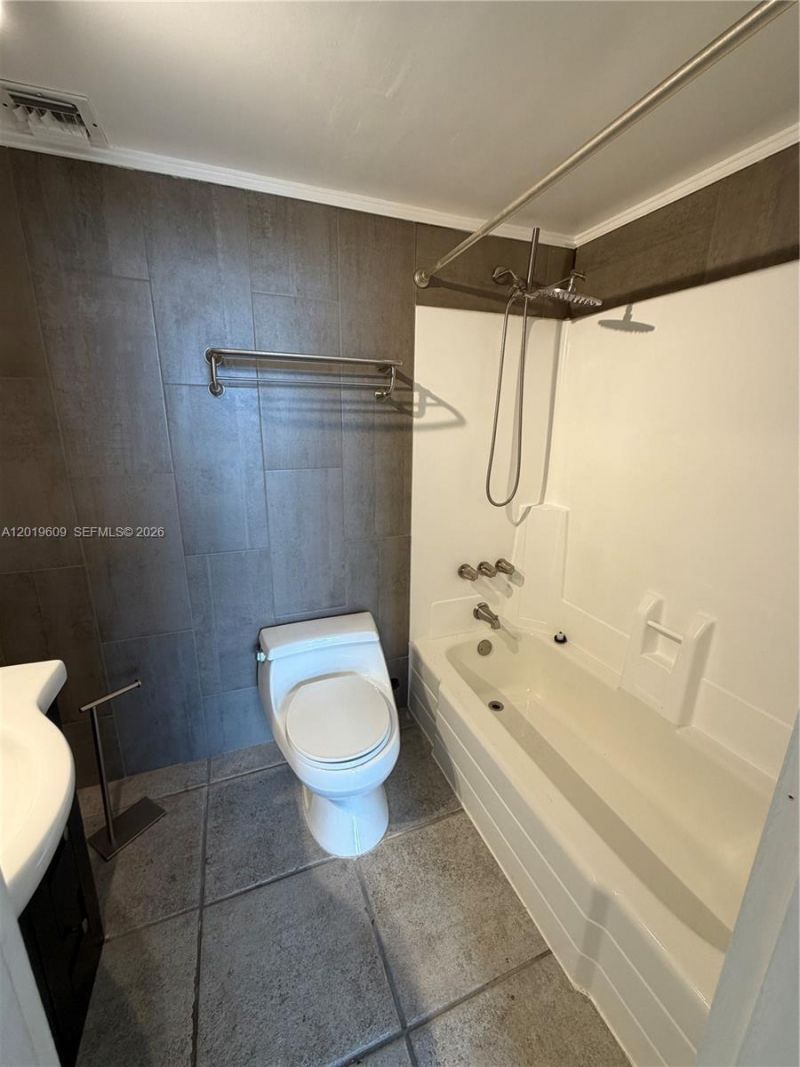 2350 NE 135th St, Unit 1110, North Miami, FL 33181 Photo