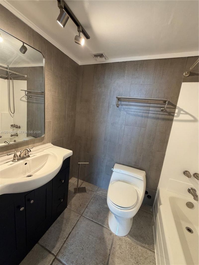 2350 NE 135th St, Unit 1110, North Miami, FL 33181 Photo