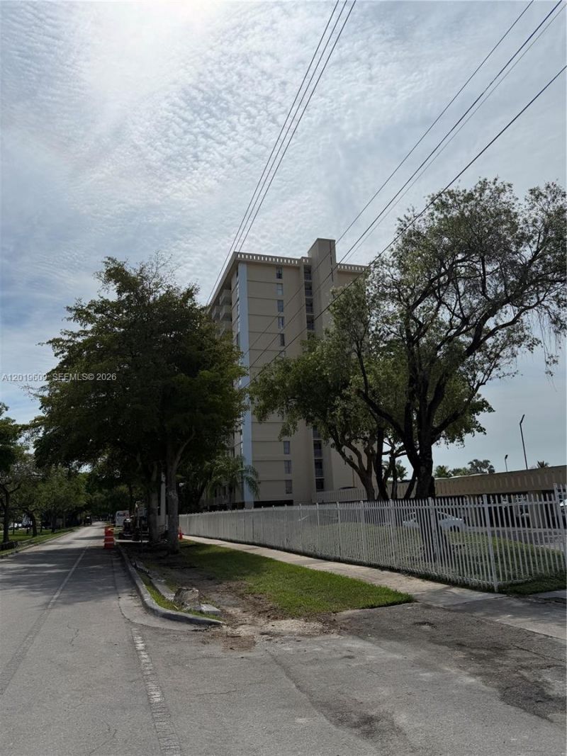 2350 NE 135th St, Unit 1110, North Miami, FL 33181 Photo