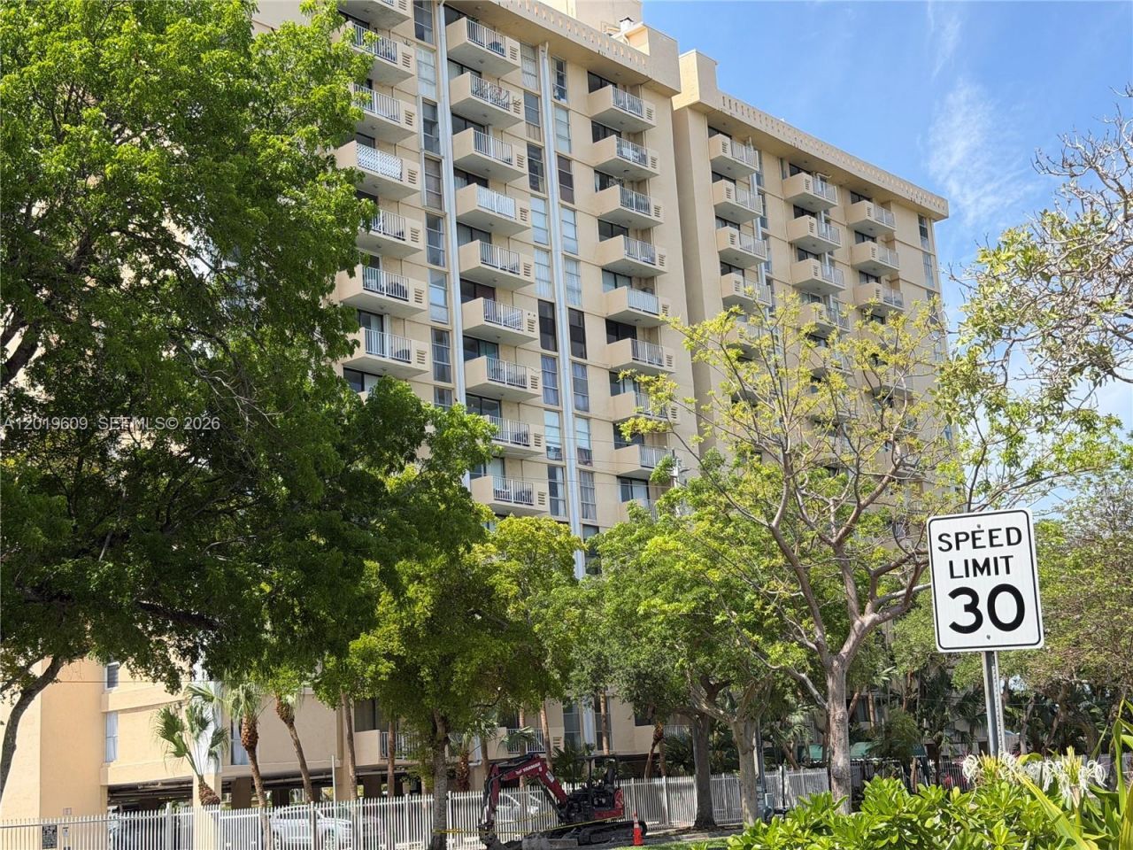 2350 NE 135th St, Unit 1110, North Miami, FL 33181 Photo