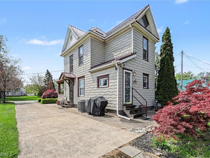 290 Park Avenue, Conneaut, OH 44030 Photo 4