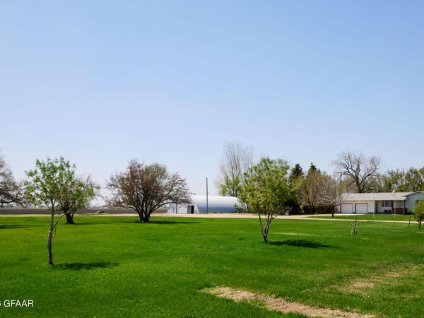 1051 8TH Street NE, Thompson, ND 58278