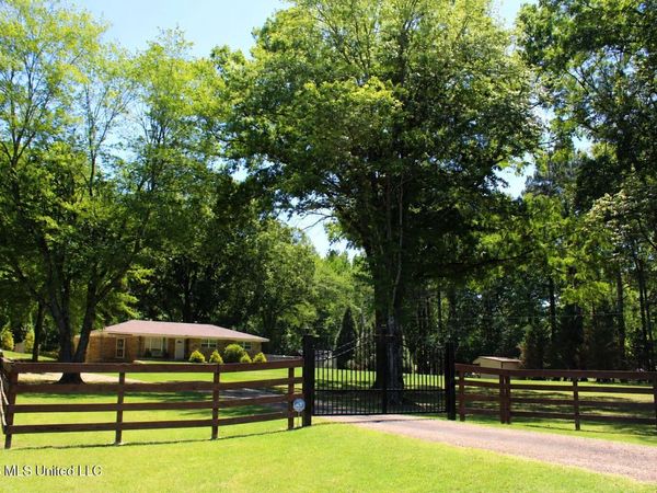 2934 Red Banks Road, Byhalia, MS 38611