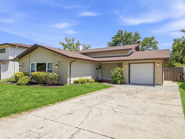 1073 S Finley Road , Lombard, IL 60148