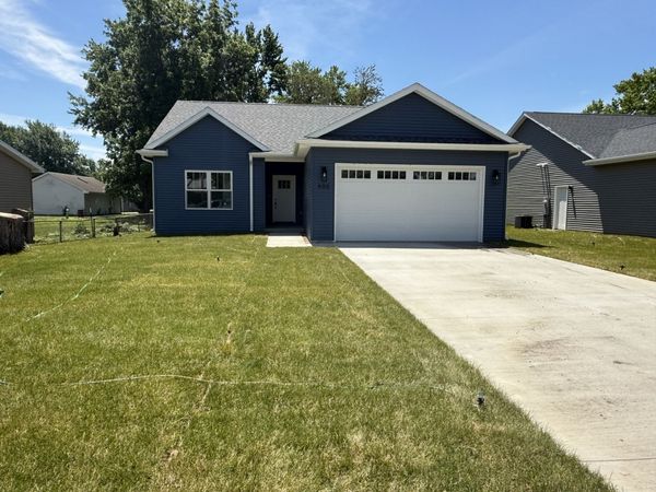 405 E larmon Street, Tolono, IL 61880