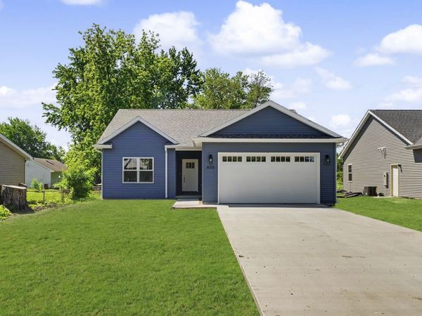 405 E larmon Street , Tolono, IL 61880
