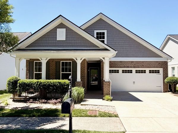 1928 Stonewater Dr, Hermitage, TN 37076