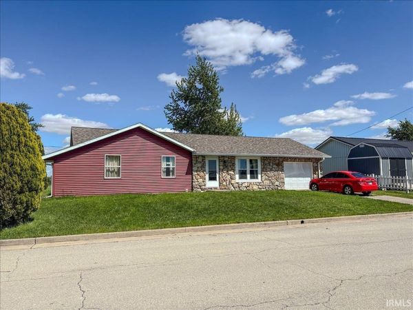 811 S Hemlock Trail, Winchester, IN 47394
