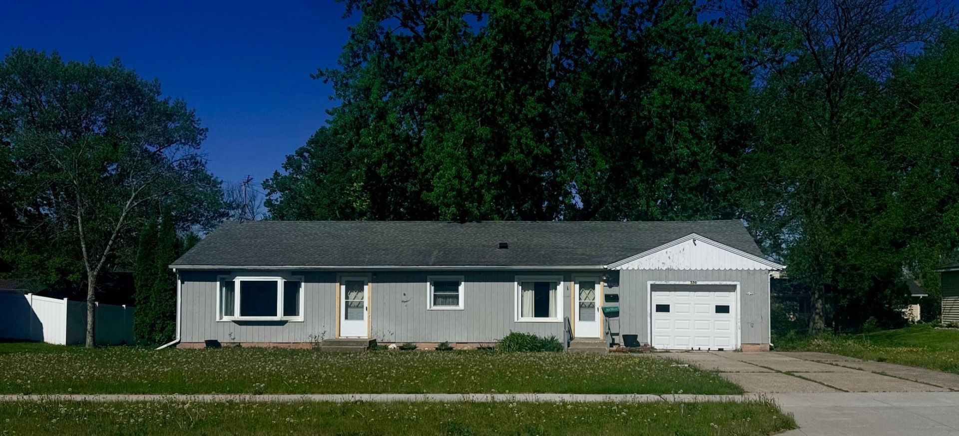 330 S Willow Street , Belle Plaine, MN 56011