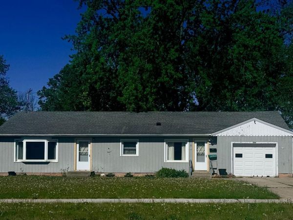 330 S Willow Street , Belle Plaine, MN 56011