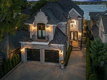 2390 Walnut Lake Road, West Bloomfield Twp, MI 48323