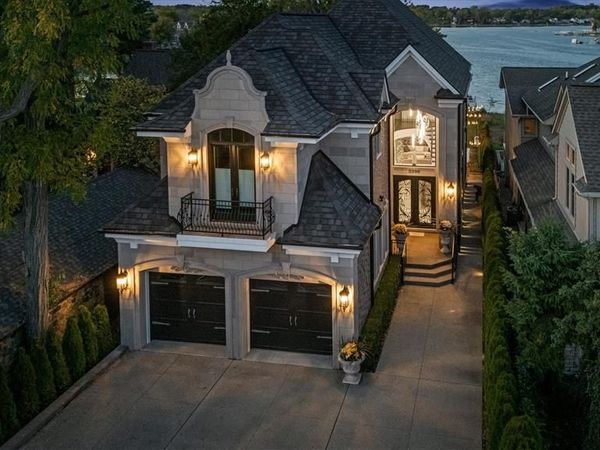 2390 Walnut Lake Road, West Bloomfield Twp, MI 48323