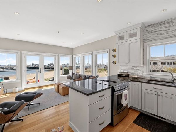 333-R Commercial St, Unit 3, Provincetown, MA 02657