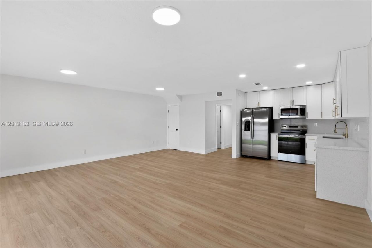 7090 W 2nd Ct, Unit 7090, Hialeah, FL 33014 Photo