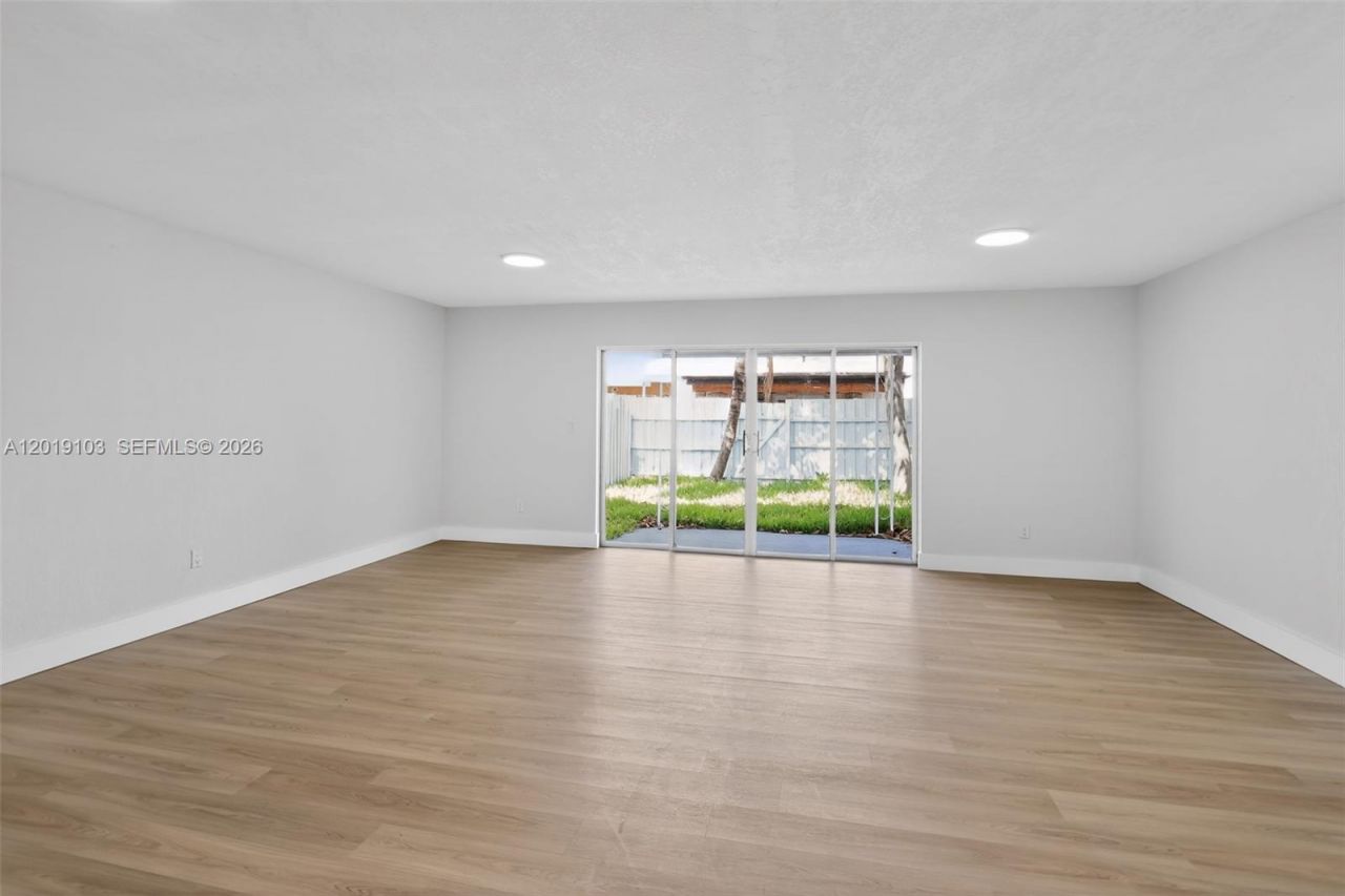 7090 W 2nd Ct, Unit 7090, Hialeah, FL 33014 Photo