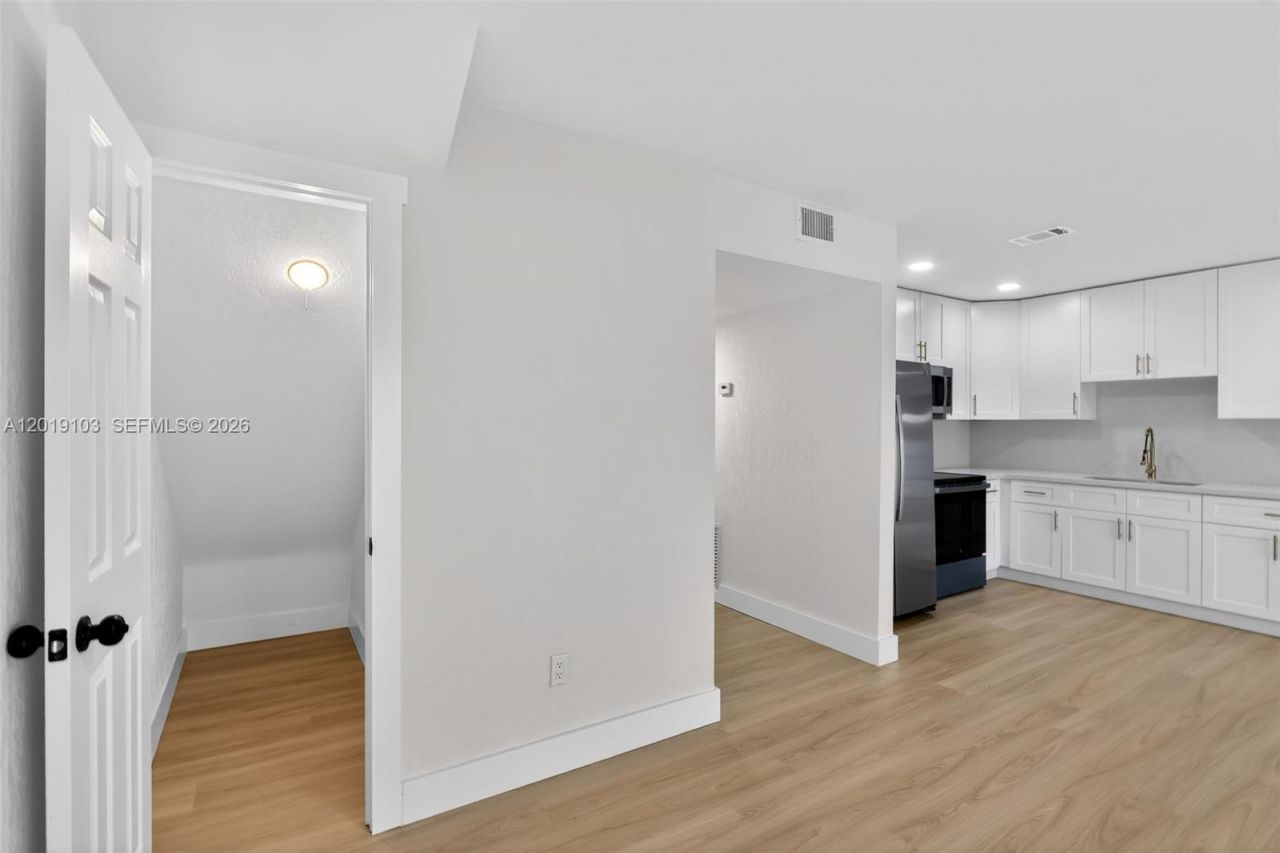 7090 W 2nd Ct, Unit 7090, Hialeah, FL 33014 Photo