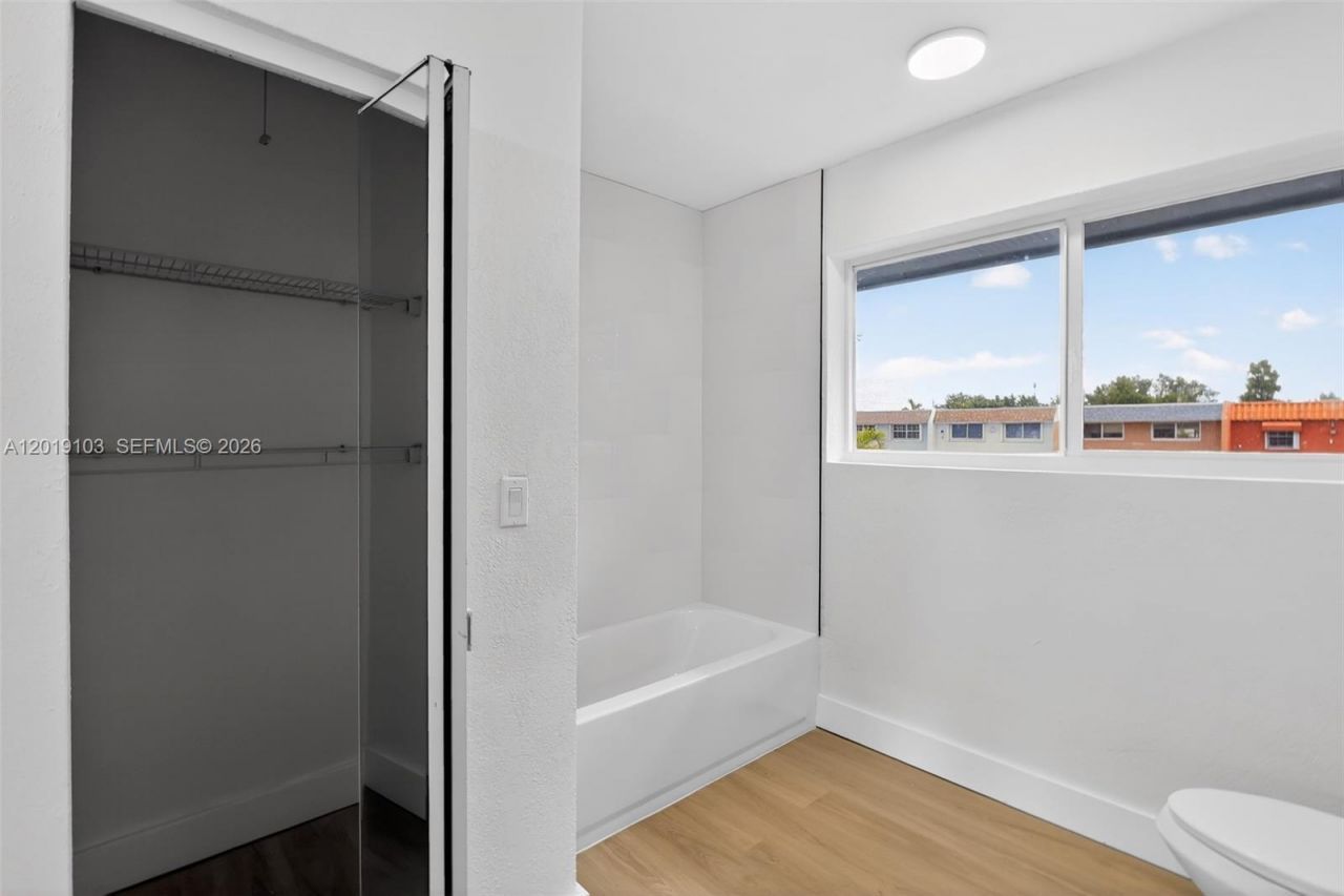 7090 W 2nd Ct, Unit 7090, Hialeah, FL 33014 Photo