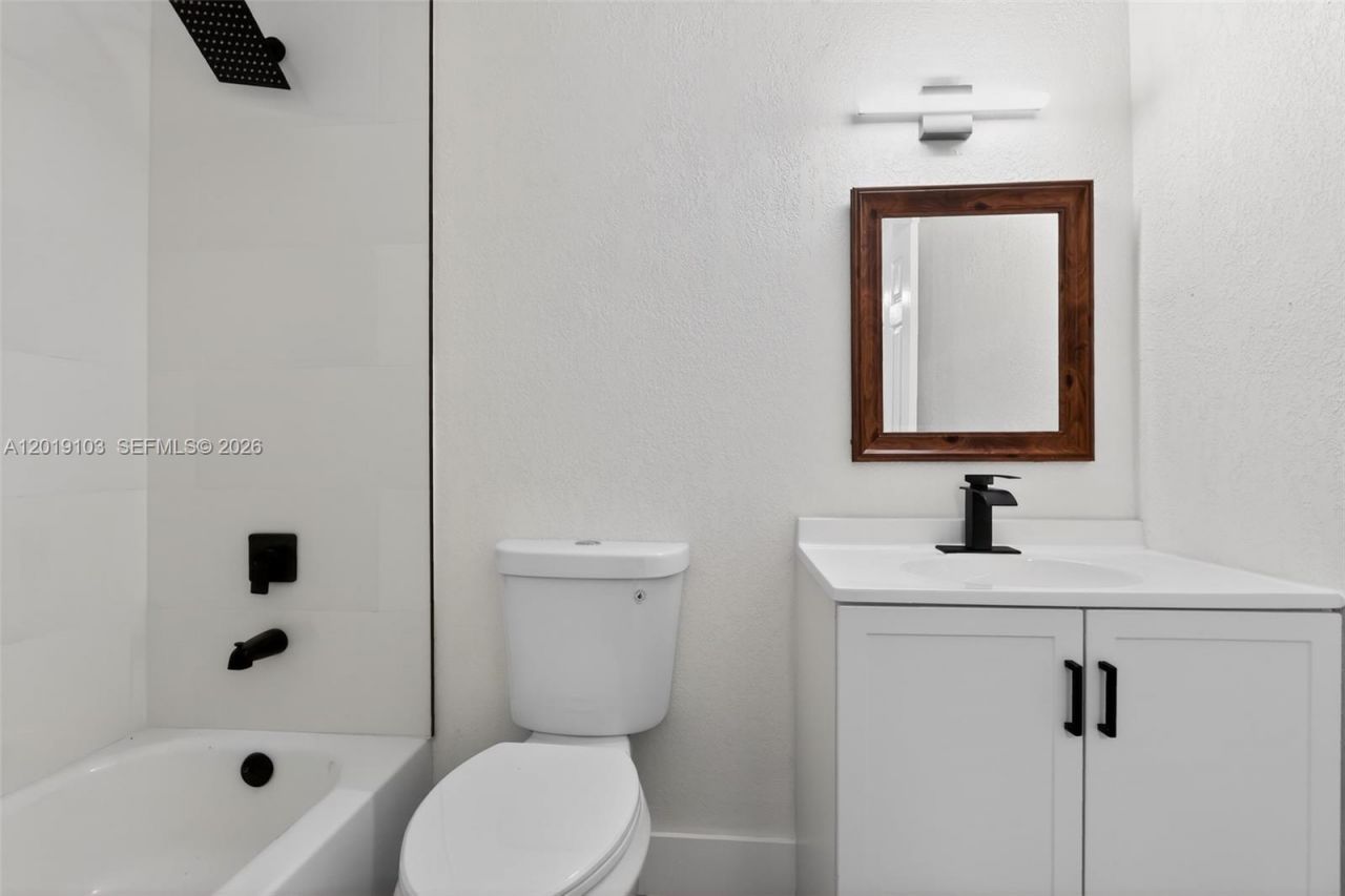 7090 W 2nd Ct, Unit 7090, Hialeah, FL 33014 Photo