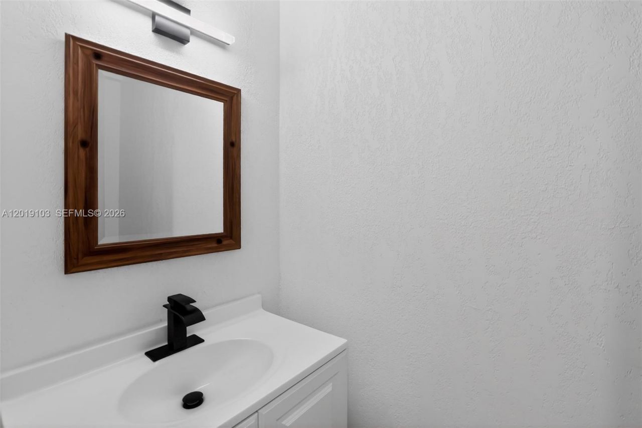 7090 W 2nd Ct, Unit 7090, Hialeah, FL 33014 Photo