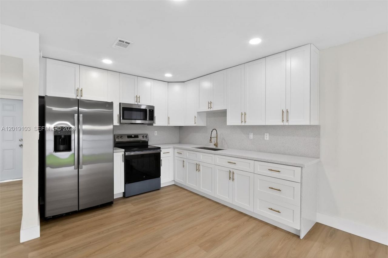 7090 W 2nd Ct, Unit 7090, Hialeah, FL 33014 Photo